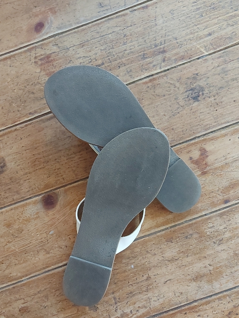 Women's White and Brown Leather Thong Sandals - Picture 6 of 9